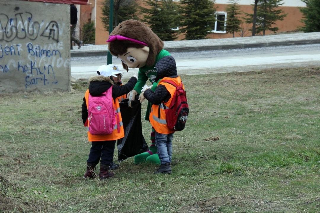 &Ccedil;evre temizliğine dikkat &ccedil;ektiler