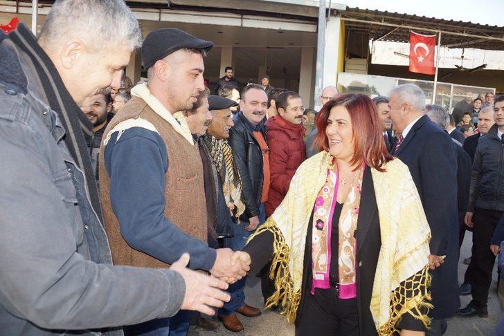 Aydın’da deve heykeli açıldı G2