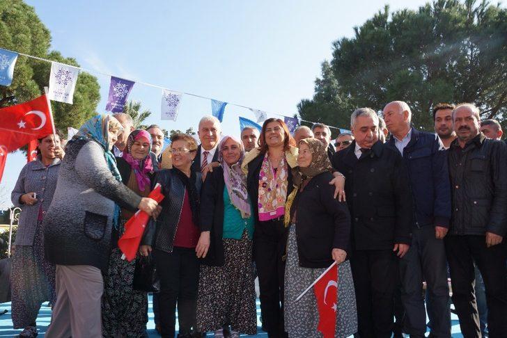 Aydın’da deve heykeli açıldı G4