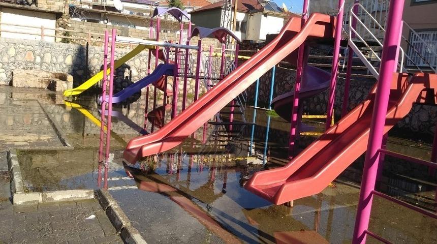 &Ccedil;ocuk parkı g&ouml;le d&ouml;nd&uuml;