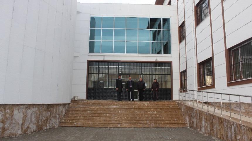 T&uuml;n&ccedil;men eğitim yatırımlarını inceledi