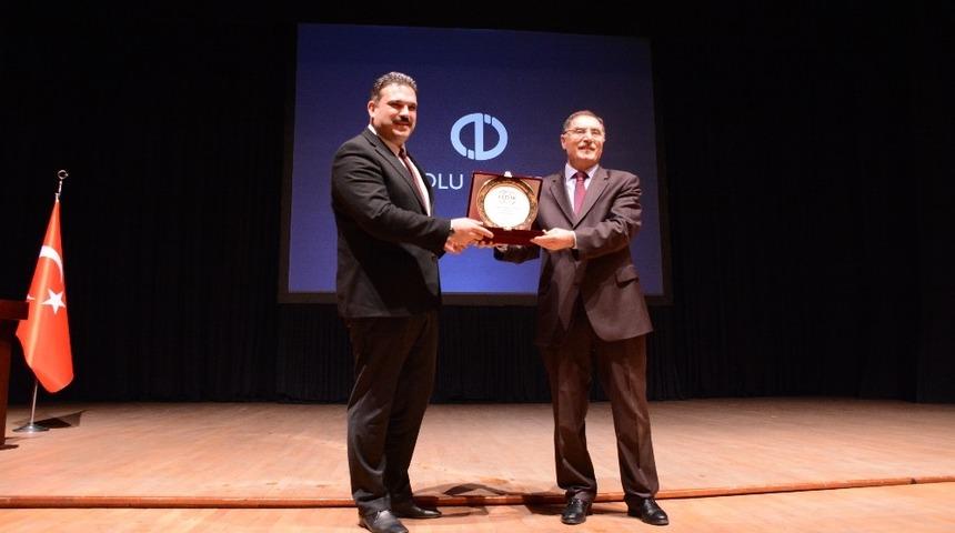 Kamu Başdenet&ccedil;isi Şeref Malko&ccedil;, Anadolu &Uuml;niversitesi &ouml;ğrencileriyle buluştu