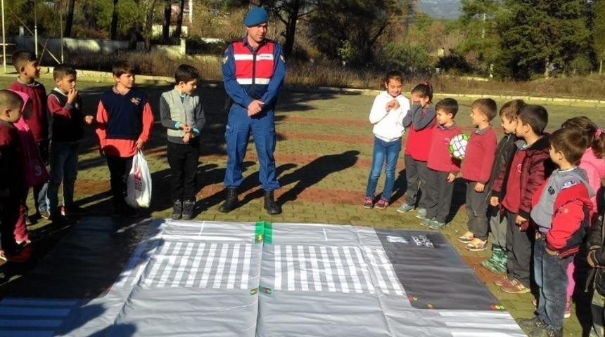 Aksu&rsquo;da jandarma &lsquo;Trafik Dedektifi&rsquo; projesini anlattı