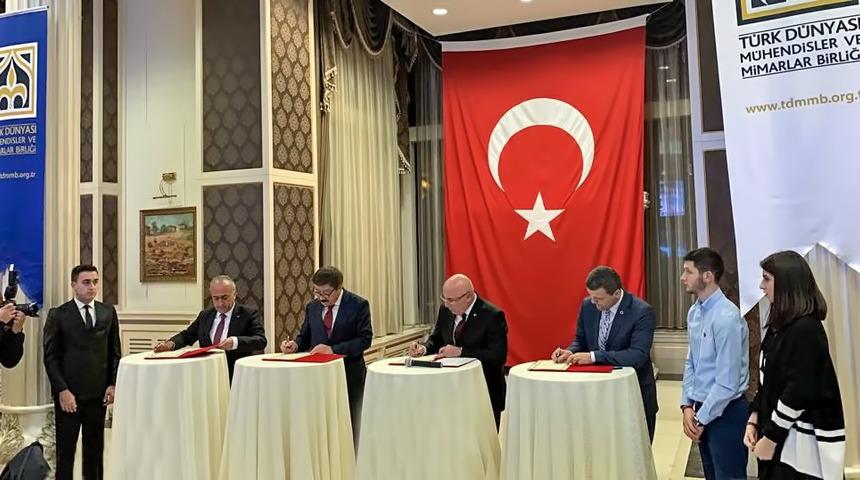 Rekt&ouml;r &Ccedil;omaklı, TDMMB genel kurul toplantısına katıldı