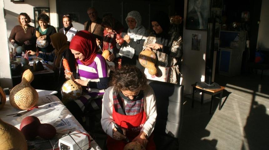 Devrek Halk Eğitimi Merkezi tarafından su kabağı işleme kursu a&ccedil;ıldı