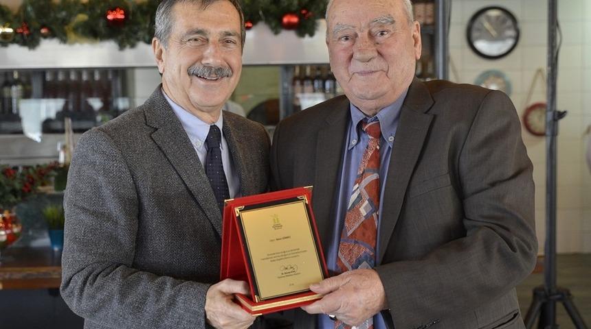 Başkan Ataç’tan emektar muhtarlara vefa