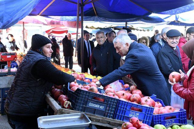 Isparta Belediye Başkanı Günaydın, pazarcı esnafıyla buluştu