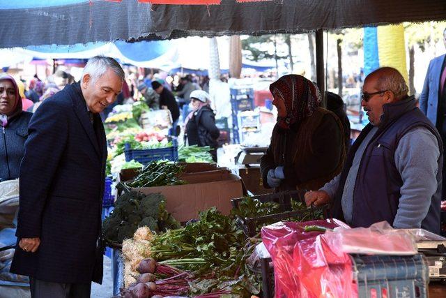 Isparta Belediye Başkanı Günaydın, pazarcı esnafıyla buluştu