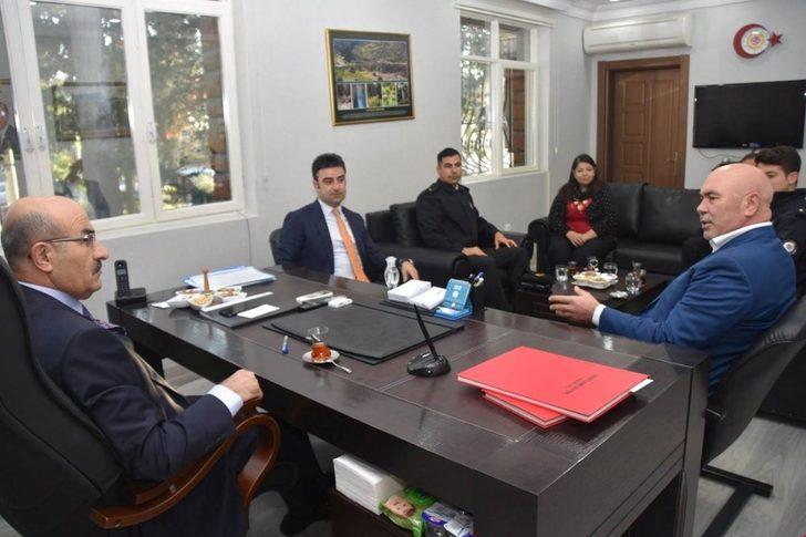 Vali Demirtaş Karaisalı’yı ziyaret etti G2