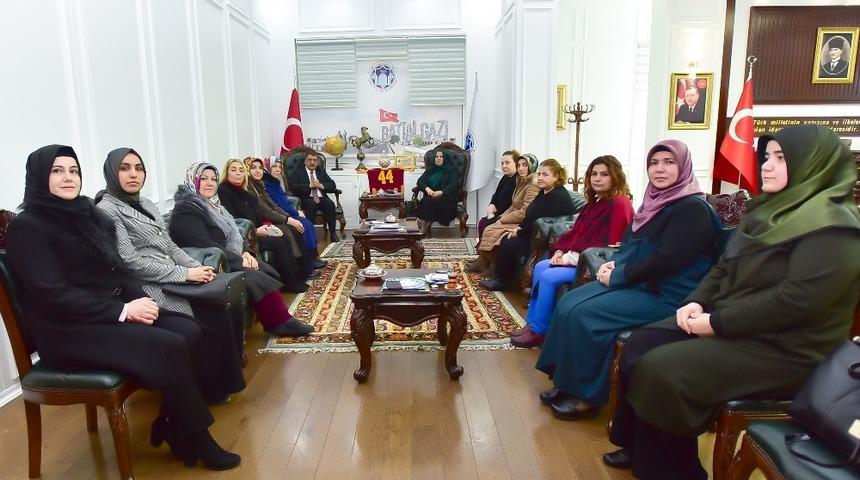 AK Parti Kadın Kolları Başkanı Oğuzhan, Başkan G&uuml;rkan&rsquo;ı ziyaret etti