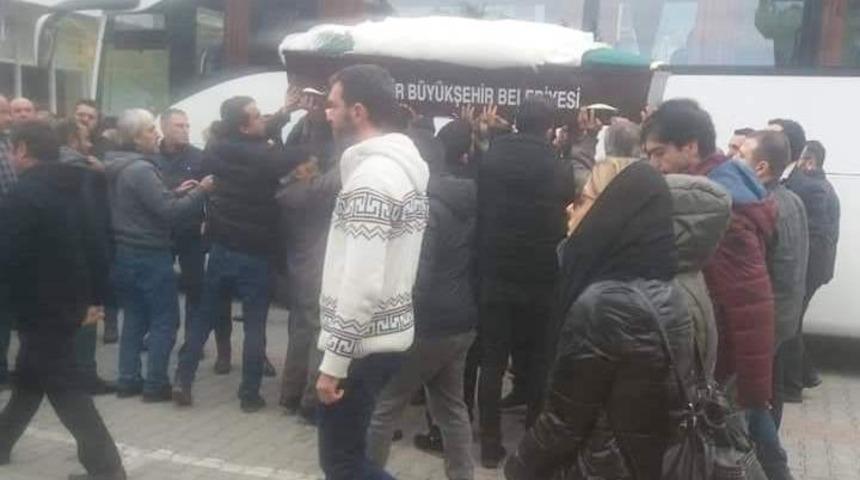 Otob&uuml;s kazası kurbanı Feride son yolculuğuna gelinliğiyle uğurlandı