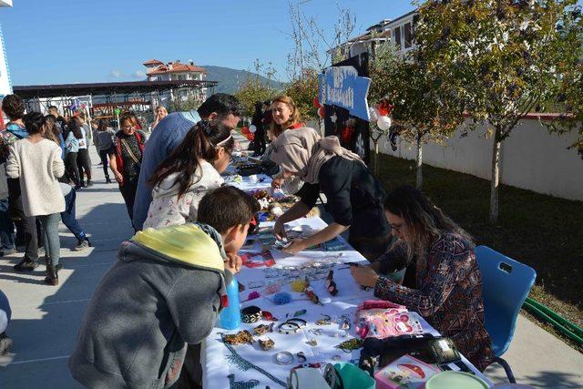 Muğla’da Mehmetçik ve öğrenciler yararına kermes