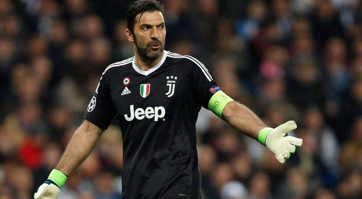 60- Gianluigi Buffon - PSG