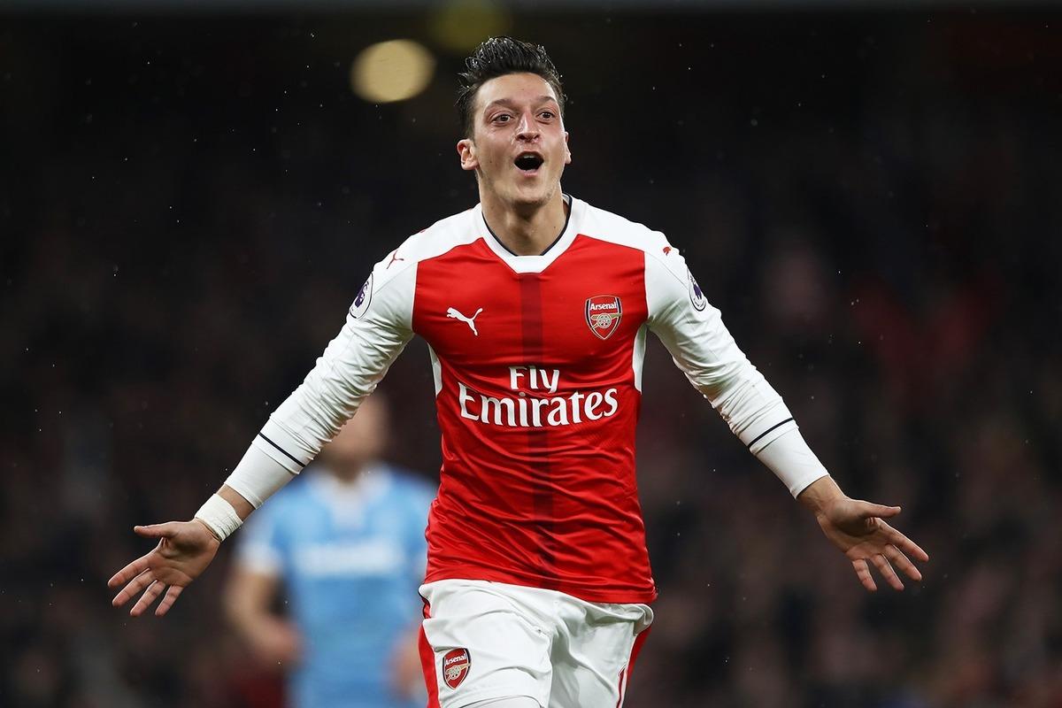Mesut &Ouml;zil'in menajerinden F.Bah&ccedil;e a&ccedil;ıklaması