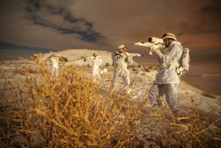 En uzun gecede eller tetikte G2