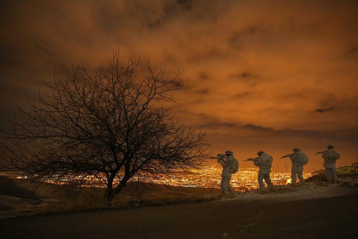 En uzun gecede eller tetikte G4