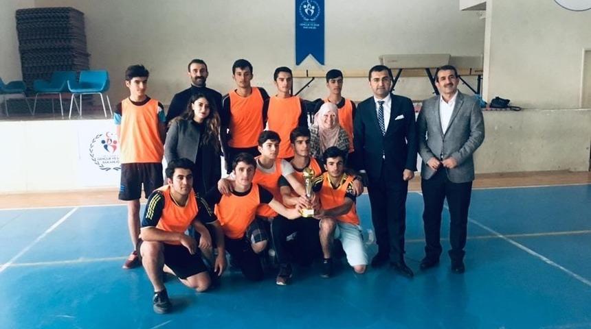 Y&uuml;ksekova&rsquo;da voleybol turnuvası