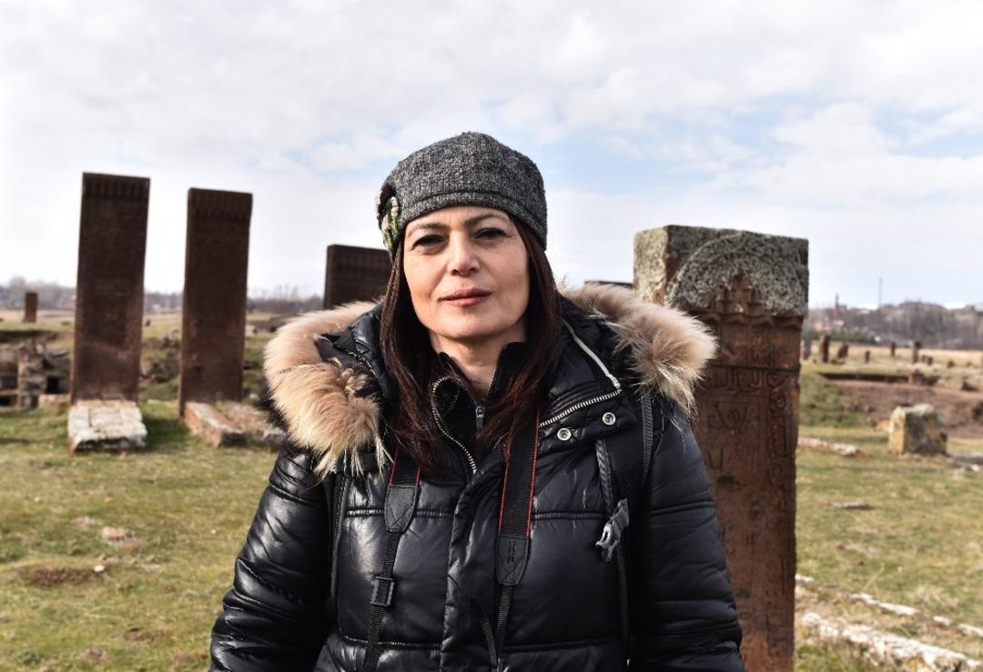 (&Ouml;zel Haber) Tarihi mezarlığı fotoğraflamak i&ccedil;in 4 bin 200 kilometre yol kat etti