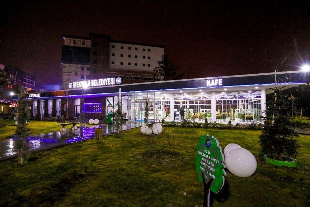 Kent kafe ve halk k&uuml;t&uuml;phanesine kış aylarında da yoğun ilgi