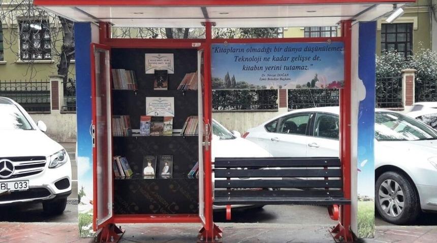 İzmit&rsquo;te sokak k&uuml;t&uuml;phanelerine zarar veriliyor.