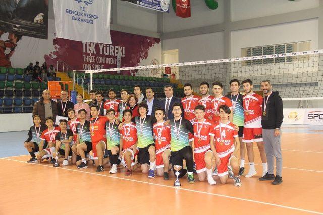 Voleybolda şampiyon Erdemli Akdeniz Anadolu Lisesi