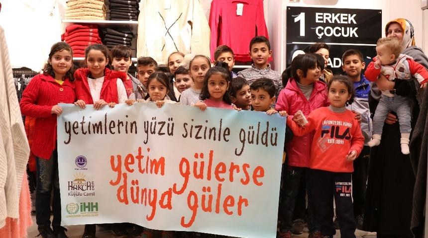 Suriyeli yetimlere kıyafet desteği