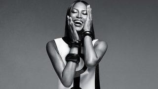 Naomi Campbell reklam kampanyası için üstsüz poz verdi