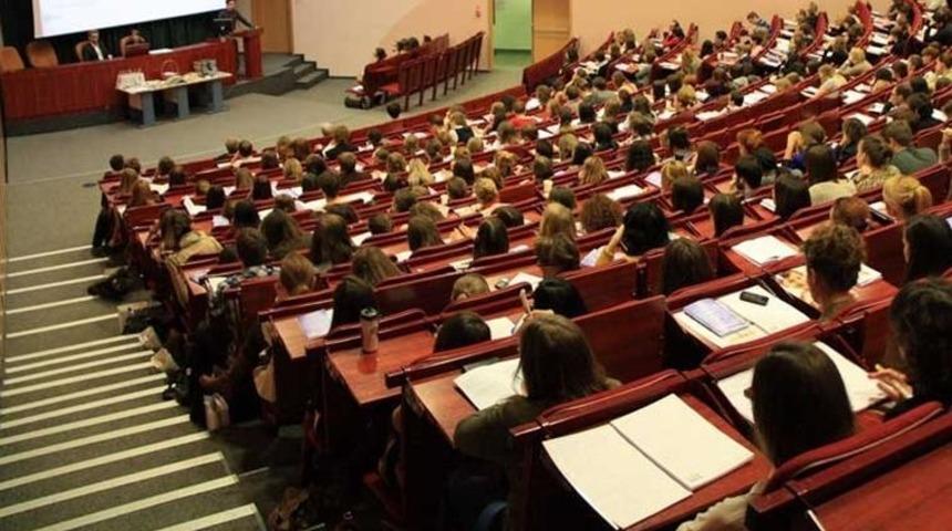 Diyanet'ten yeni proje: Üniversite öğrencisine 'umre' programı