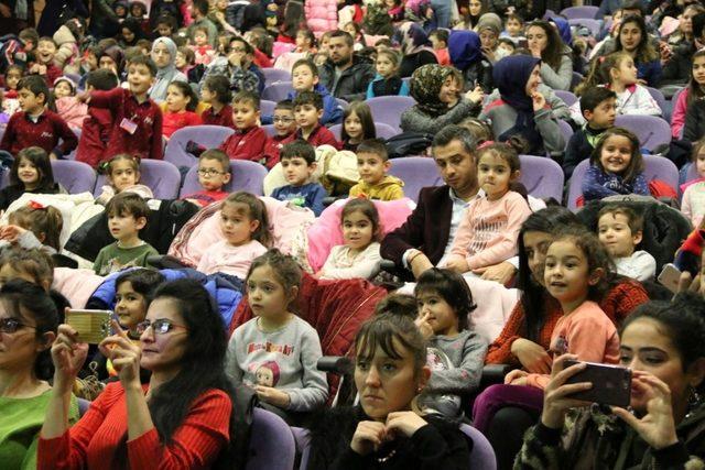 NEVÜ öğrencileri miniklere doğa ve hayvan sevgisini aşılamak için sahne aldı