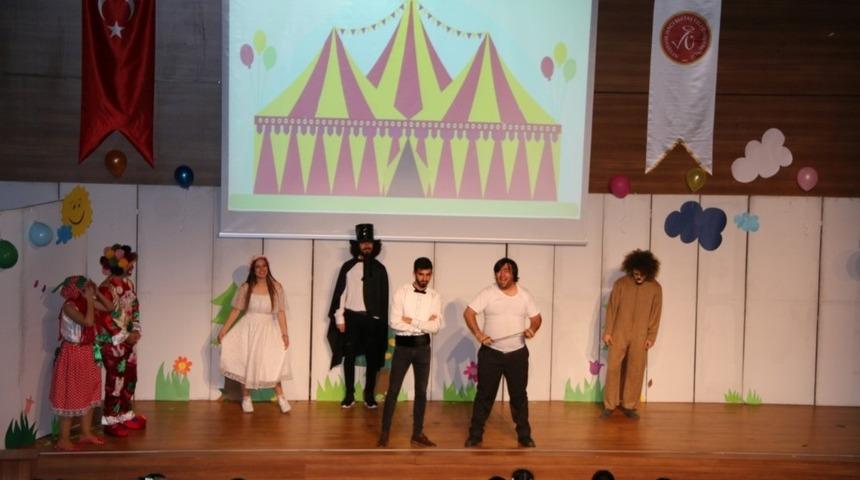 NEV&Uuml; &ouml;ğrencileri miniklere doğa ve hayvan sevgisini aşılamak i&ccedil;in sahne aldı