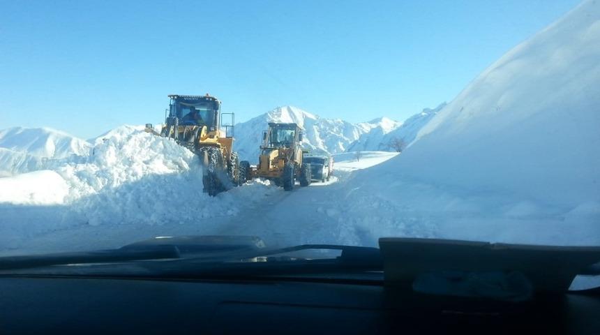 2 bin 800 rakımda karla mücadele çalışması