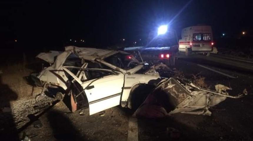 Otomobil şarampole devrildi: 1 &ouml;l&uuml;, 1 yaralı