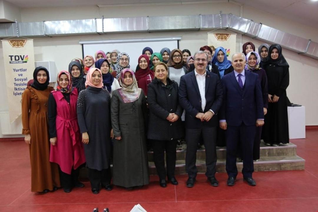 Vali Toraman: Millet olarak y&uuml;ksek&ouml;ğretime &ccedil;ok b&uuml;y&uuml;k &ouml;nem veriyoruz