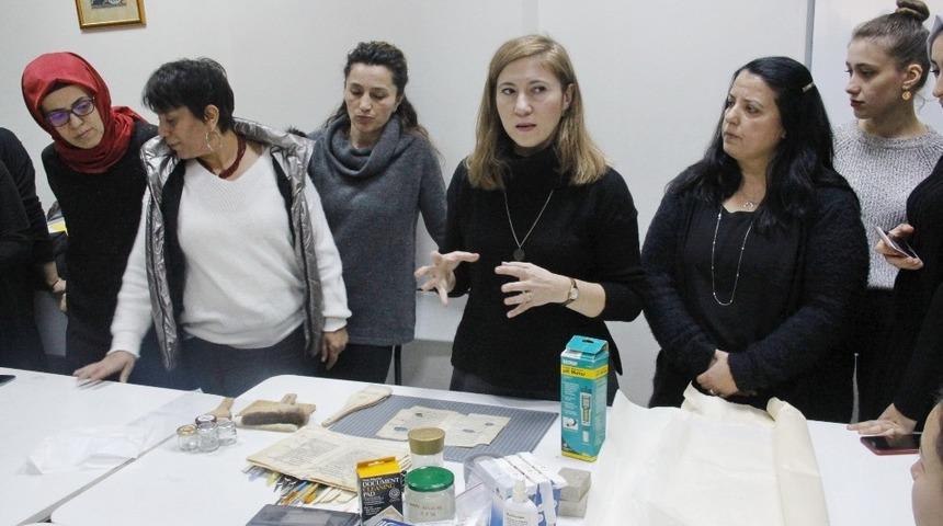 SA&Uuml;&rsquo;de Kağıt Eser Restorasyonunda Temel Malzeme ve Y&ouml;ntemler&rsquo; konuşuldu