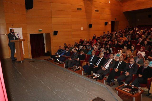 Kozan’da bağımlılıkla mücadele semineri