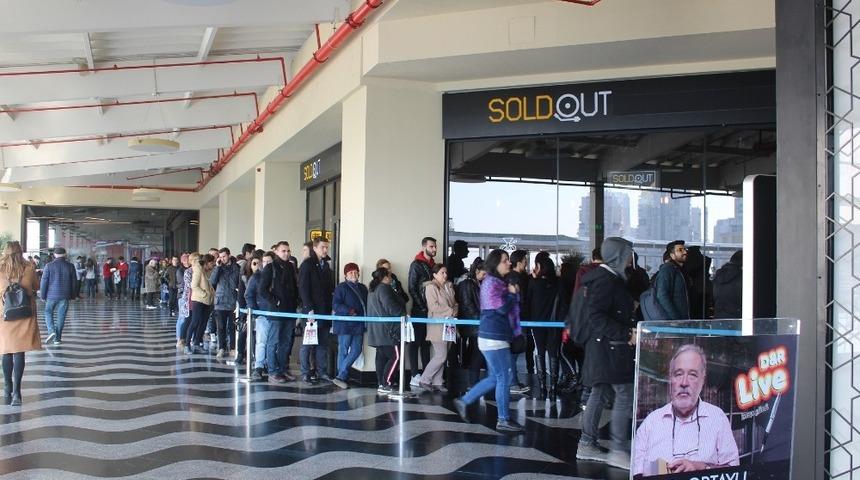 İzmir&rsquo;de İlber Ortaylı&rsquo;ya yoğun ilgi