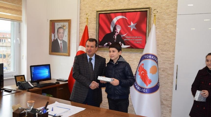 &Ccedil;an Kaymakamı G&uuml;rdal&rsquo;a &ouml;ğrencilerden ziyaret