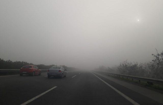 İzmir'de otoyolda sis etkili oldu