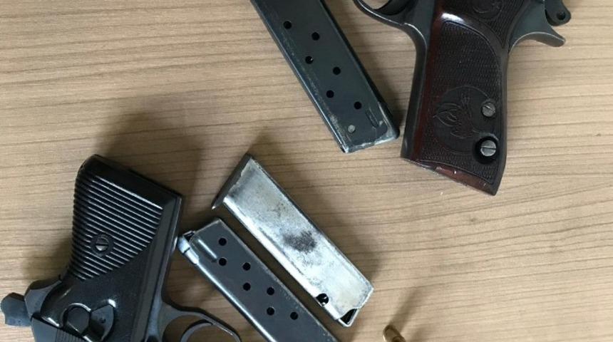 Kuşadası&rsquo;nda iki adet ruhsatsız tabanca ele ge&ccedil;irildi