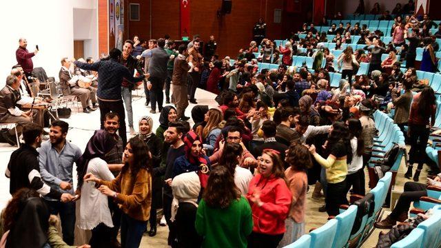 Öğrenciler sınav öncesi stres attı