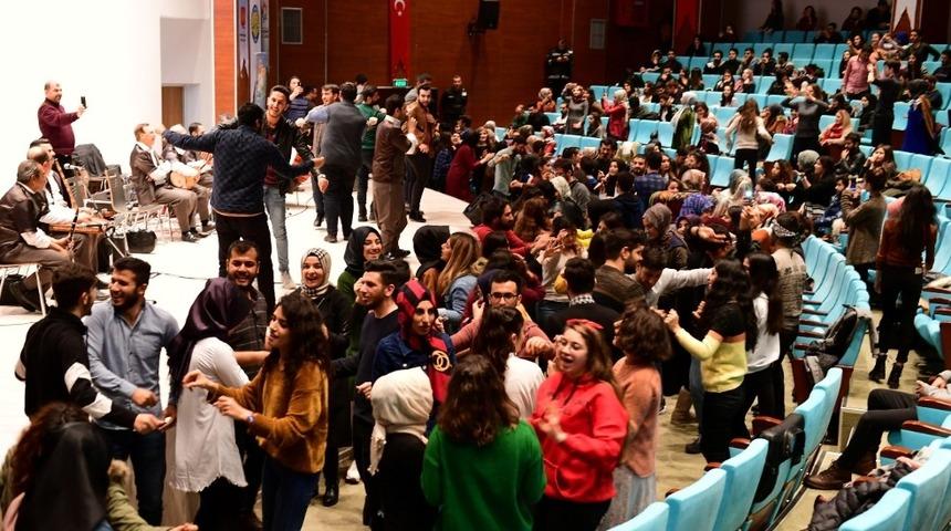 &Ouml;ğrenciler sınav &ouml;ncesi stres attı