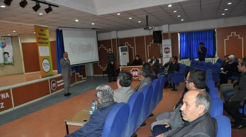 Emniyet, velilere madde bağımlılığı semineri verdi