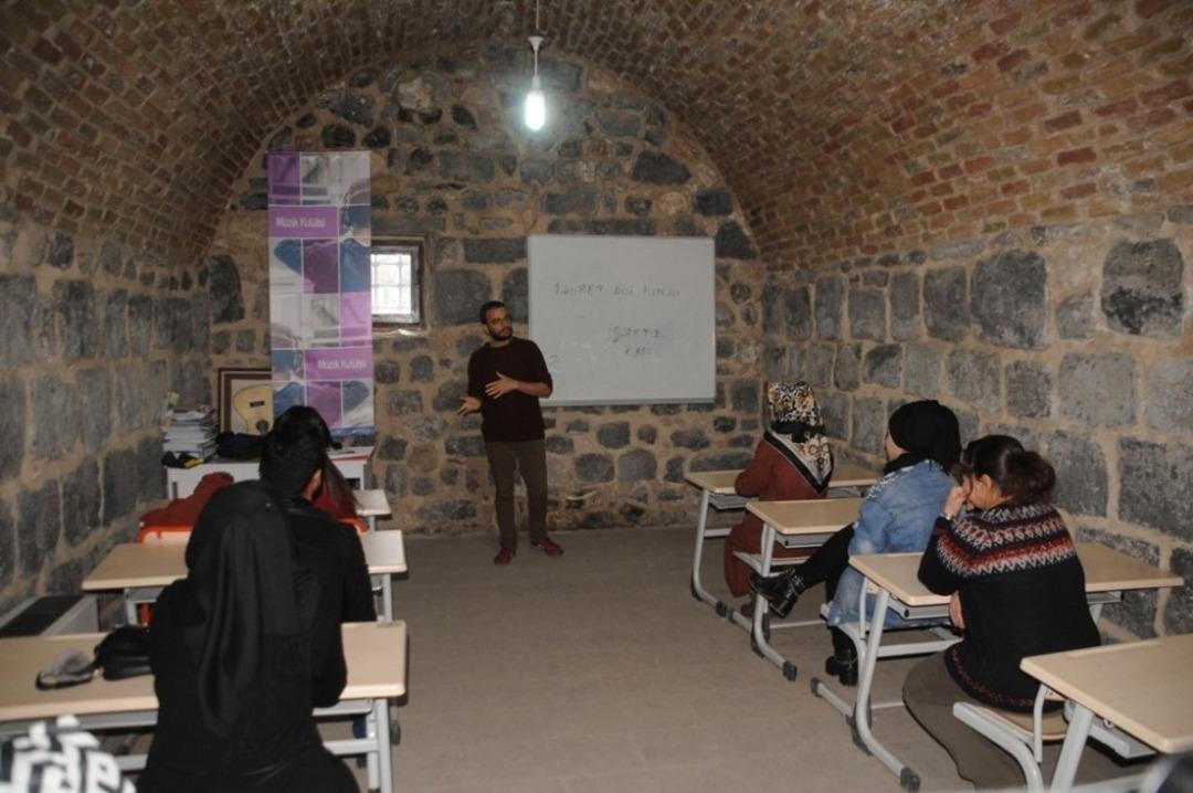 Cizre&rsquo;de işaret dili kursu a&ccedil;ıldı