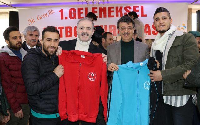 Van’da AK Gençlik Futbol Turnuvası’nın ikinci tur kura çekimi gerçekleşti