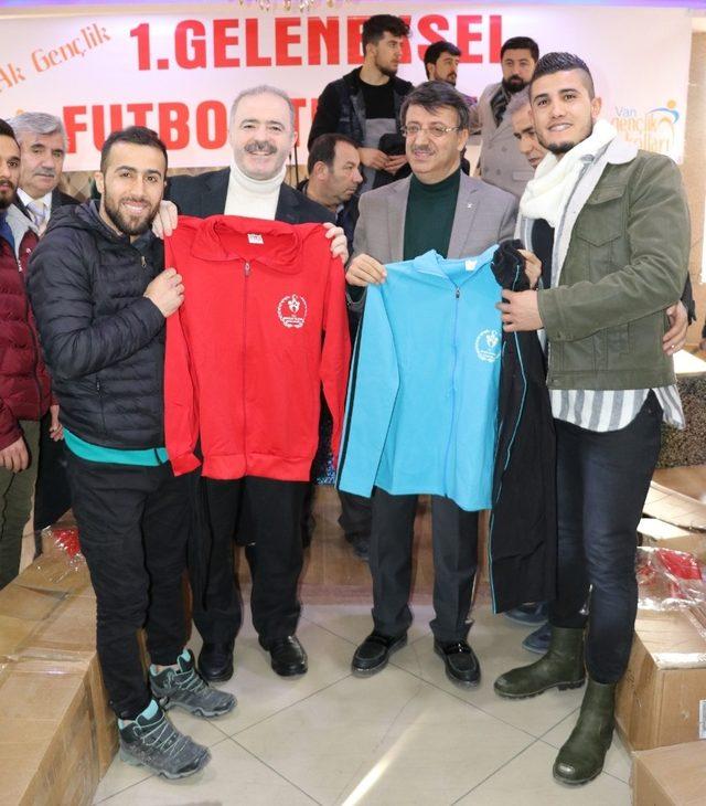 Van’da AK Gençlik Futbol Turnuvası’nın ikinci tur kura çekimi gerçekleşti