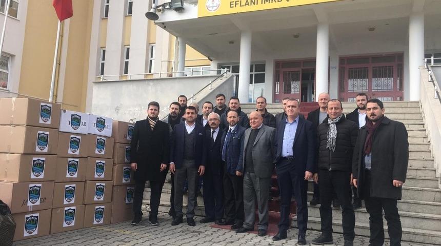 İstanbul Eflaniler Derneği&rsquo;nden 80 &ouml;ğrenciye giyim yardımı