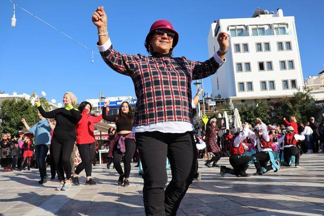 Bodrum'da renkli 'Nar Dugan Bayramı' kutlamaları