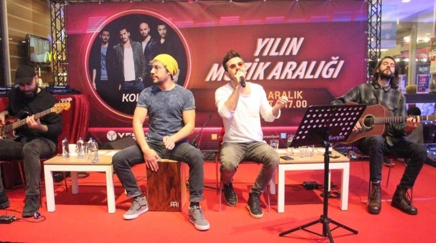 Kolpa hayranlarıyla bir araya geldi