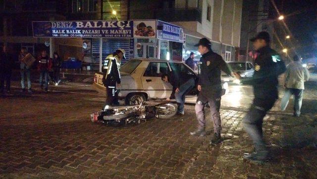 Otomobil ile motosiklet çarpıştı: 1'i bebek 4 yaralı