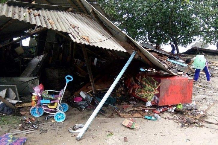 Endonezya'yı tsunami vurdu! Onlarca ölü, yüzlerce yaralı var! G1